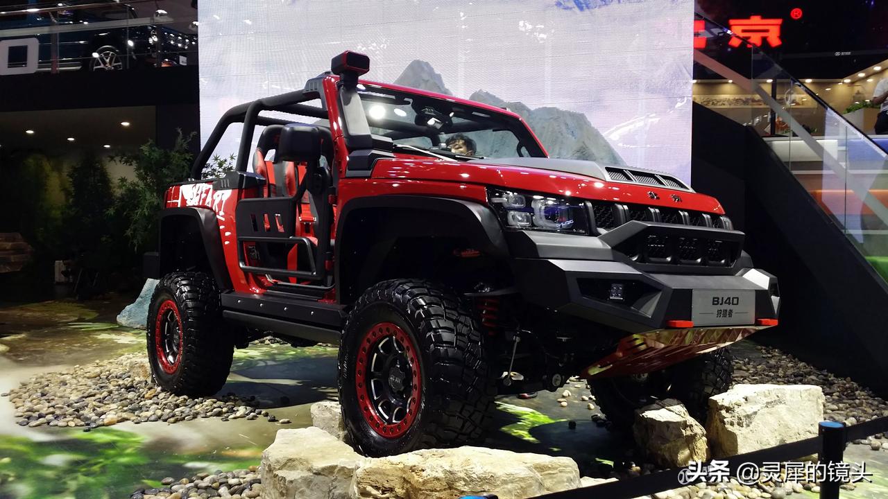 灵犀车谈#北京汽车bj40 狩猎者!这大概是官方改装的越野