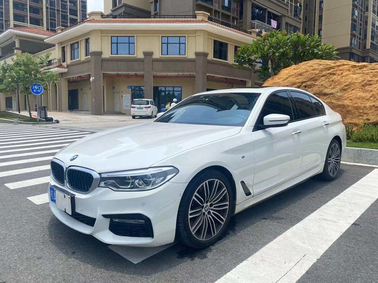 18年7月宝马540li运动套装30排量广西桂a户新车66万那款无匙进入一键