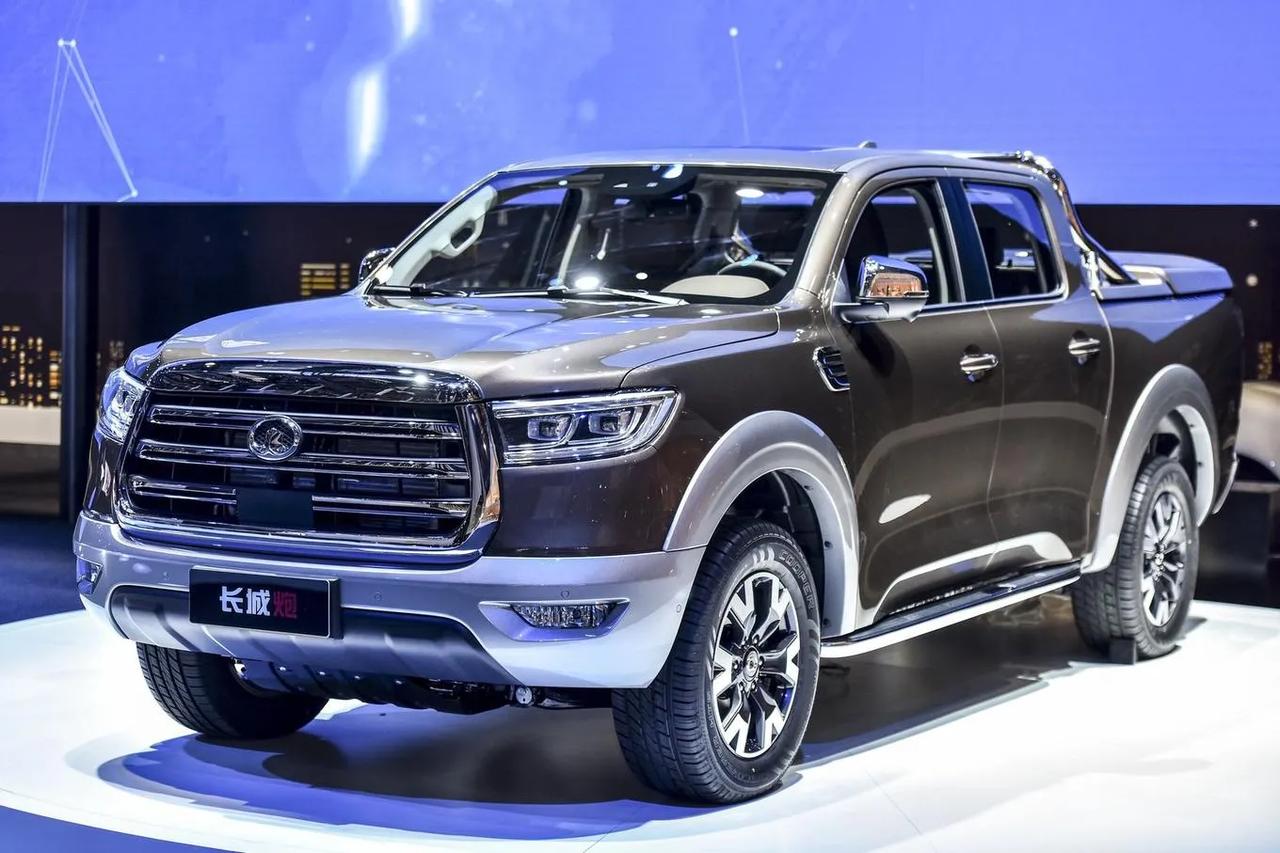 朋友买个一辆红色长城炮,开来找我玩_懂车帝