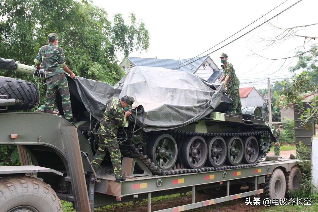 越南人民军第一军区409坦克旅接装4辆新升级的t-54m坦克