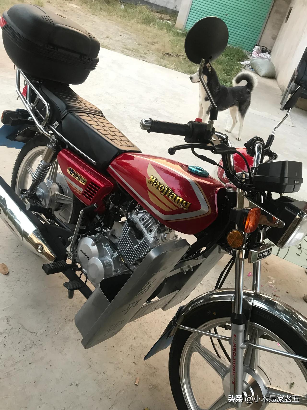 昨天刚入手的,豪江电喷链条125cg,奇了怪了cg款居然也有