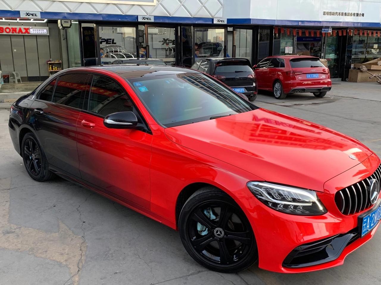 奔驰c定制红黑渐变改色膜今年定制消光色的流行年