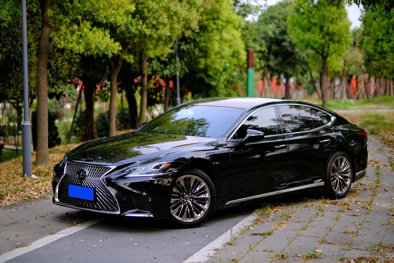 18年8月上牌雷克萨斯ls500h 行政版 指导价117.