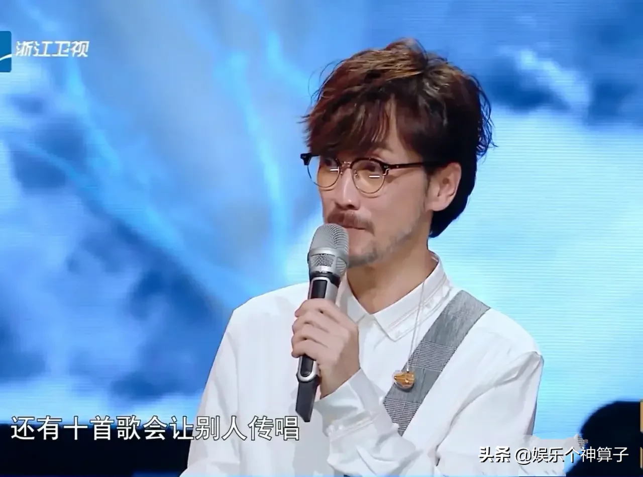 舞台|周传雄重返舞台被新人点评引争议 孟美岐自己可能都懵了