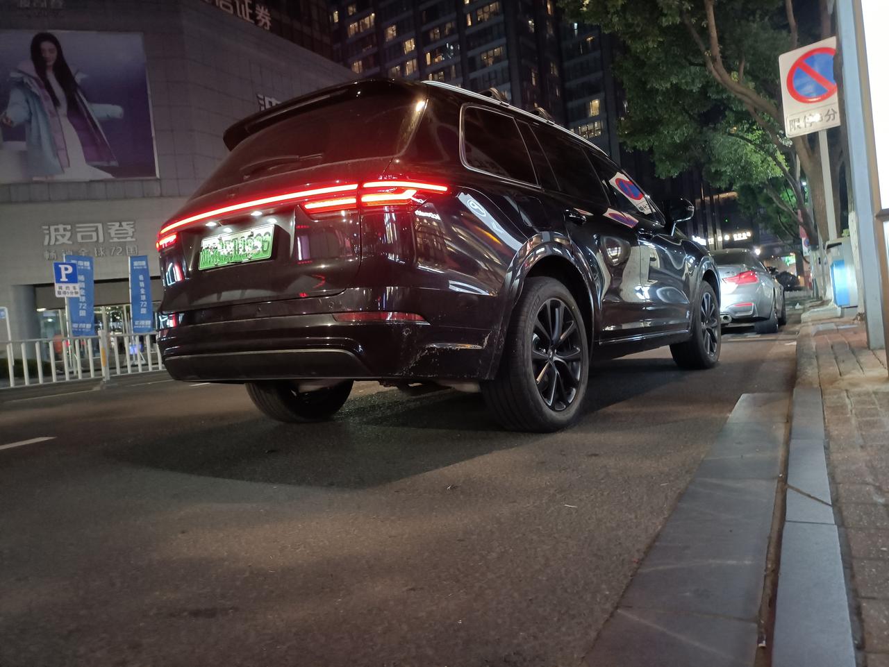 夜幕下的黑骑士理想one