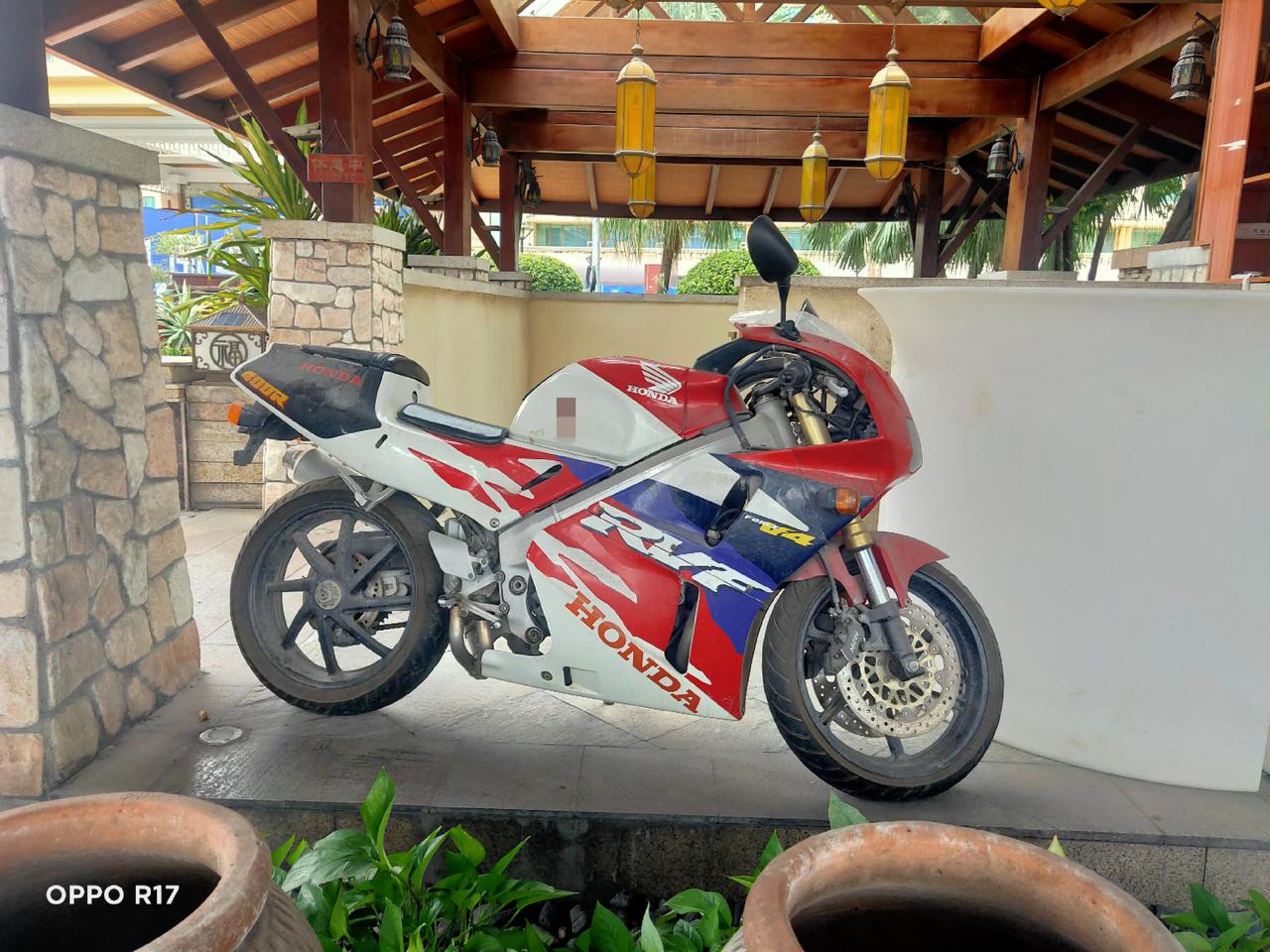 一代经典弯王本田rvf400尘封落寞