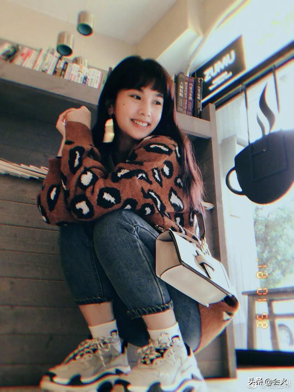 签约                        #会火娱乐快报##杨丞琳小学毕业照曝光