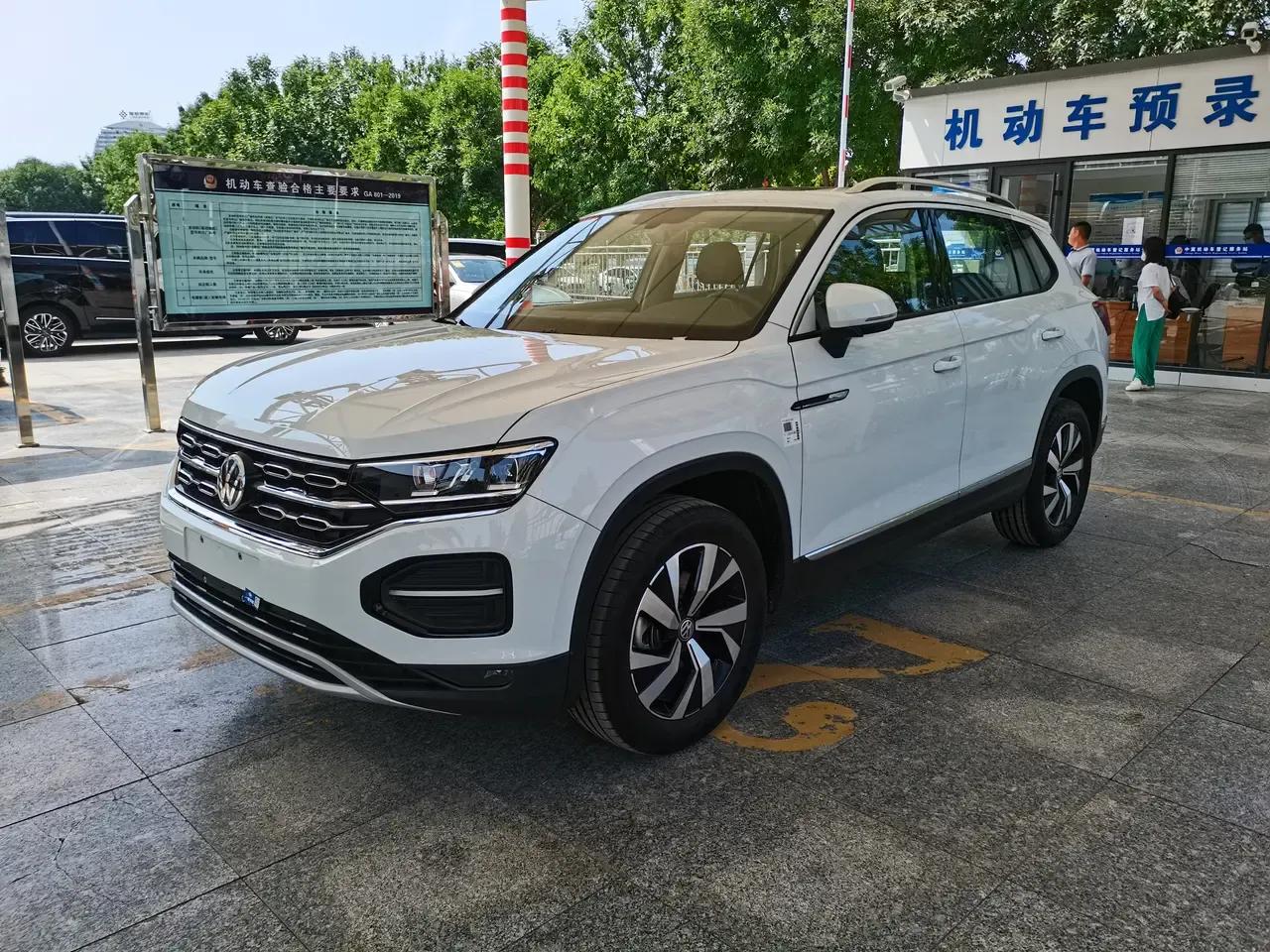 探岳20款280豪华提车