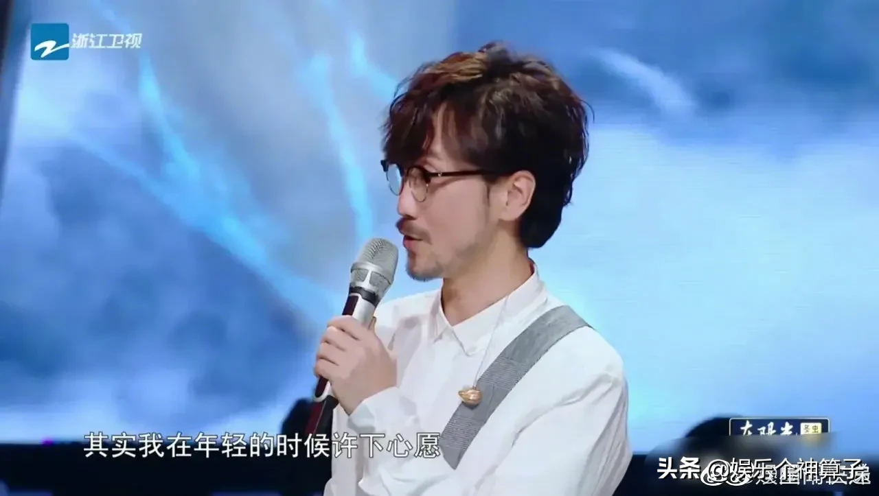 舞台|周传雄重返舞台被新人点评引争议 孟美岐自己可能都懵了