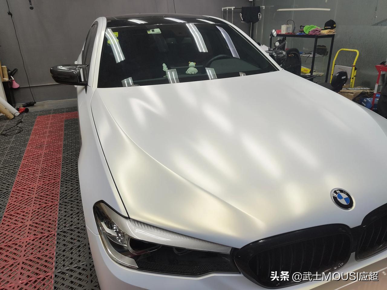 电光白变金全车改色贴膜