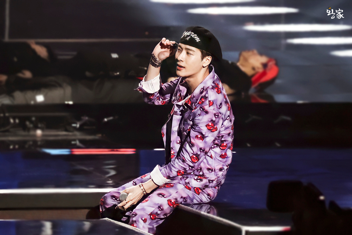 王嘉尔transmit首秀王嘉尔dna舞台我直接瑞思拜了