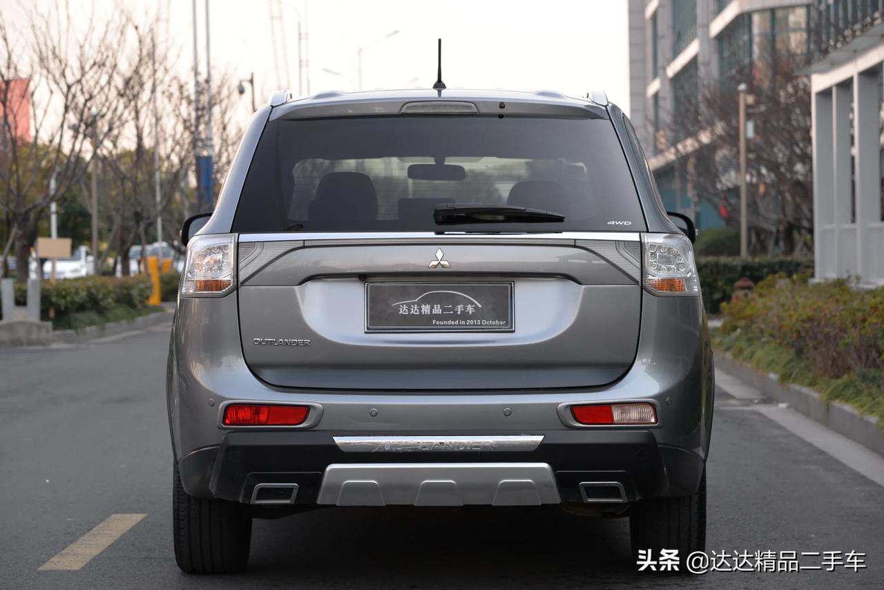 原装进口15年6月三菱欧蓝德24自动四驱豪华个人一手精品车况久经沙场