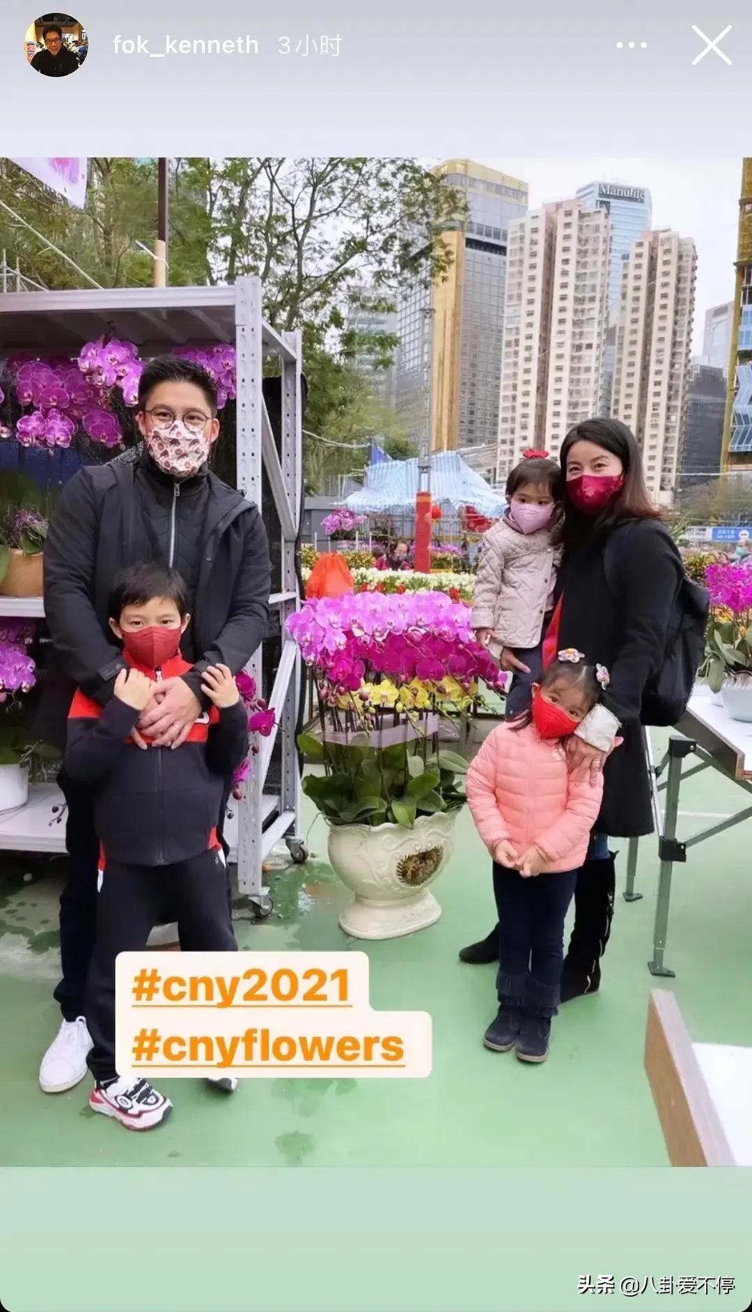 全家福|郭晶晶霍启刚全家福 一家五口出来置办年货好有爱