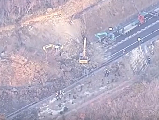 景象|日本震后景象山体滑坡道路塌陷 暂无人员死亡报告