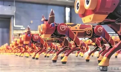 机器|春晚后台机器牛送盒饭 哎呦我天太不尊重狗了