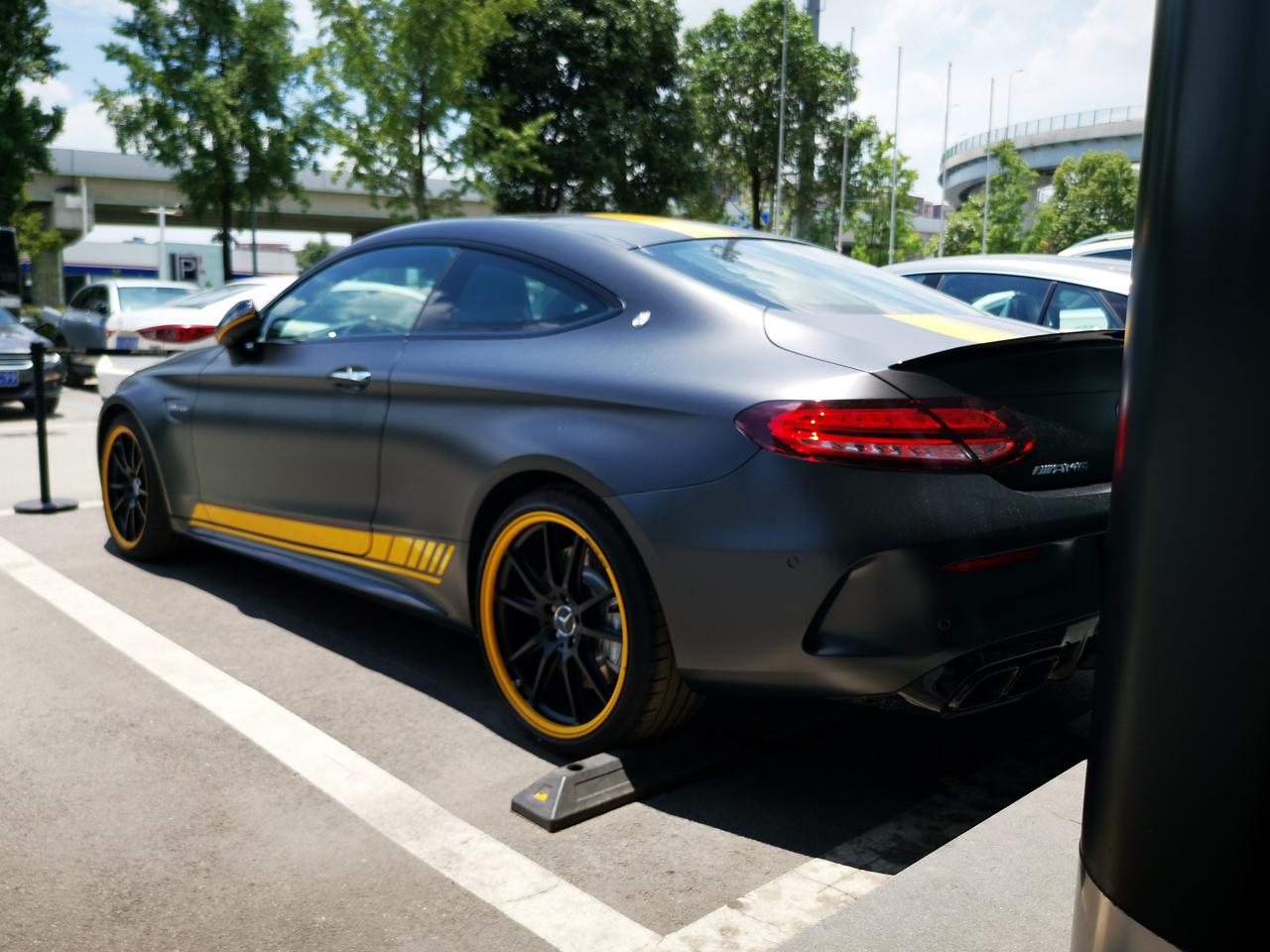 奔驰c63amgcoupe暗夜特别版现车加价7万最后的v8轿跑车奔驰