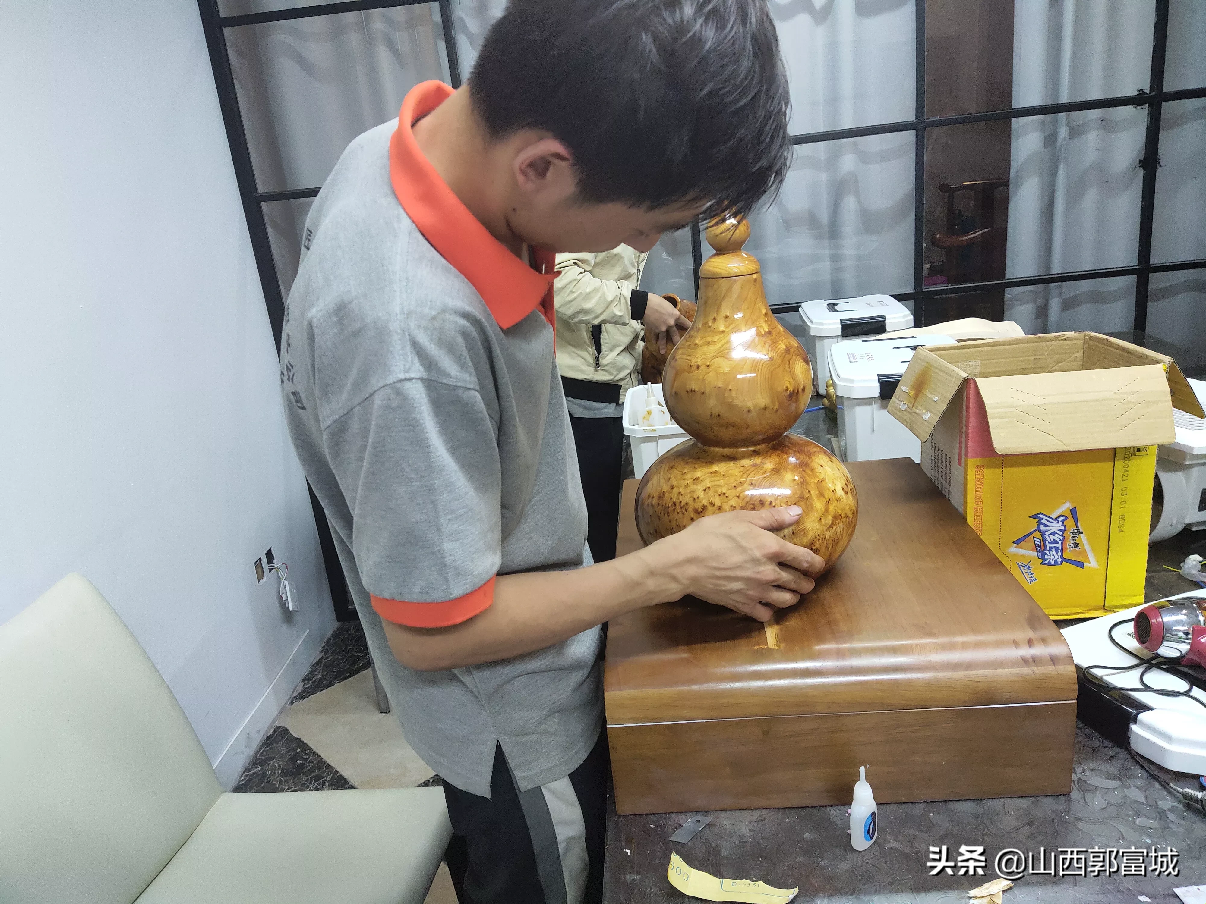 铜门师傅这工作赚钱不