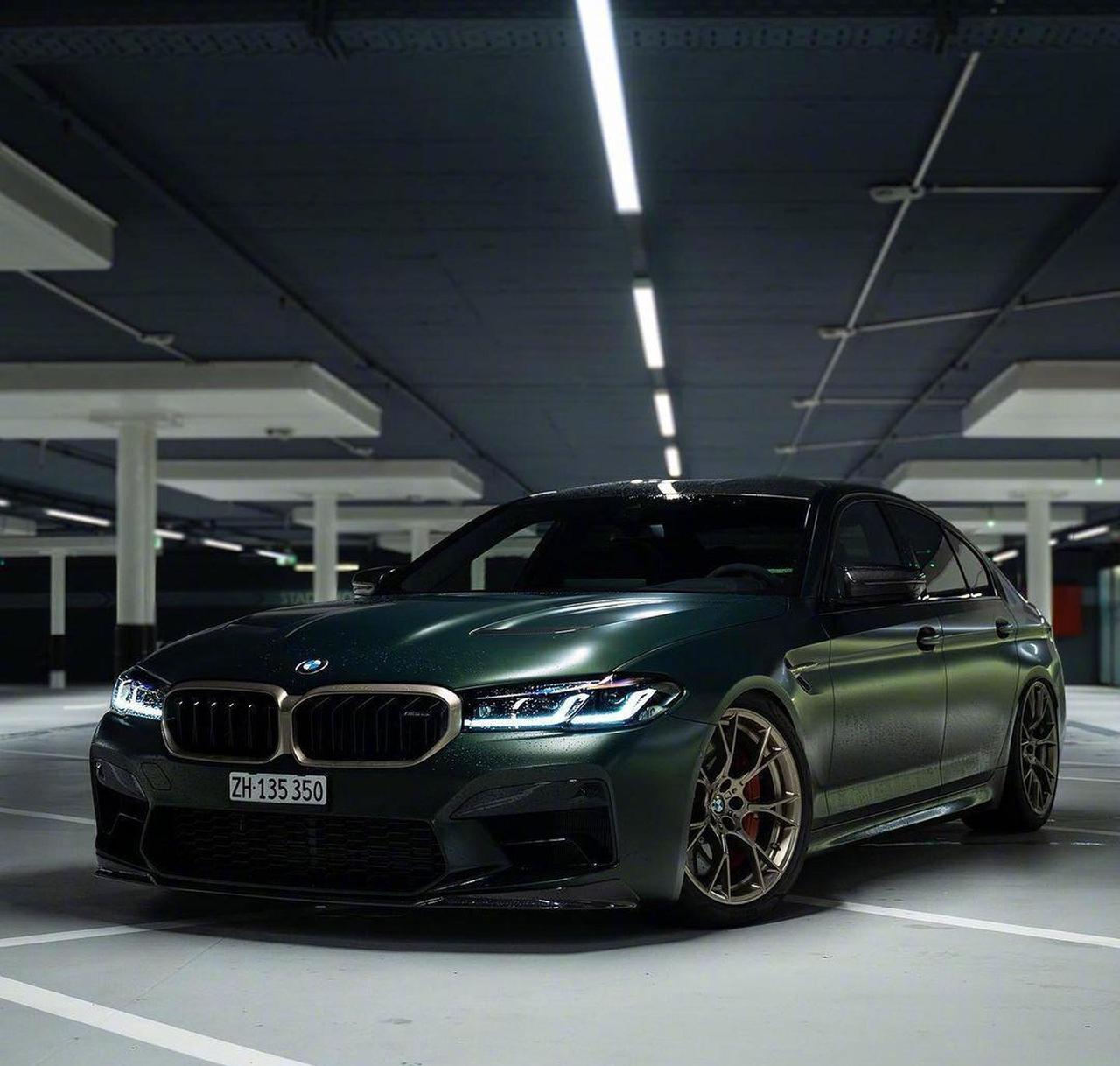 目前国内在售的宝马m5雷霆版官方指导价为143.89万元,优