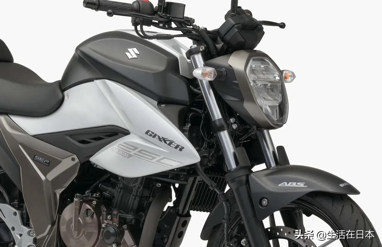 铃木新生代的轻量级gixxer极客飒250油冷系列,单缸是硬