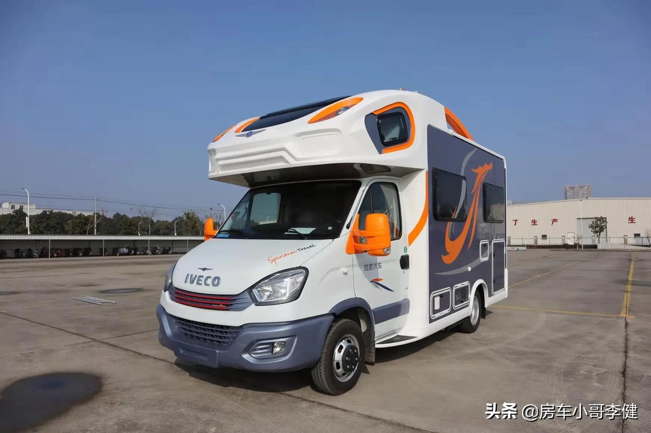 江苏旌航房车whi国六依维柯ad02自动档