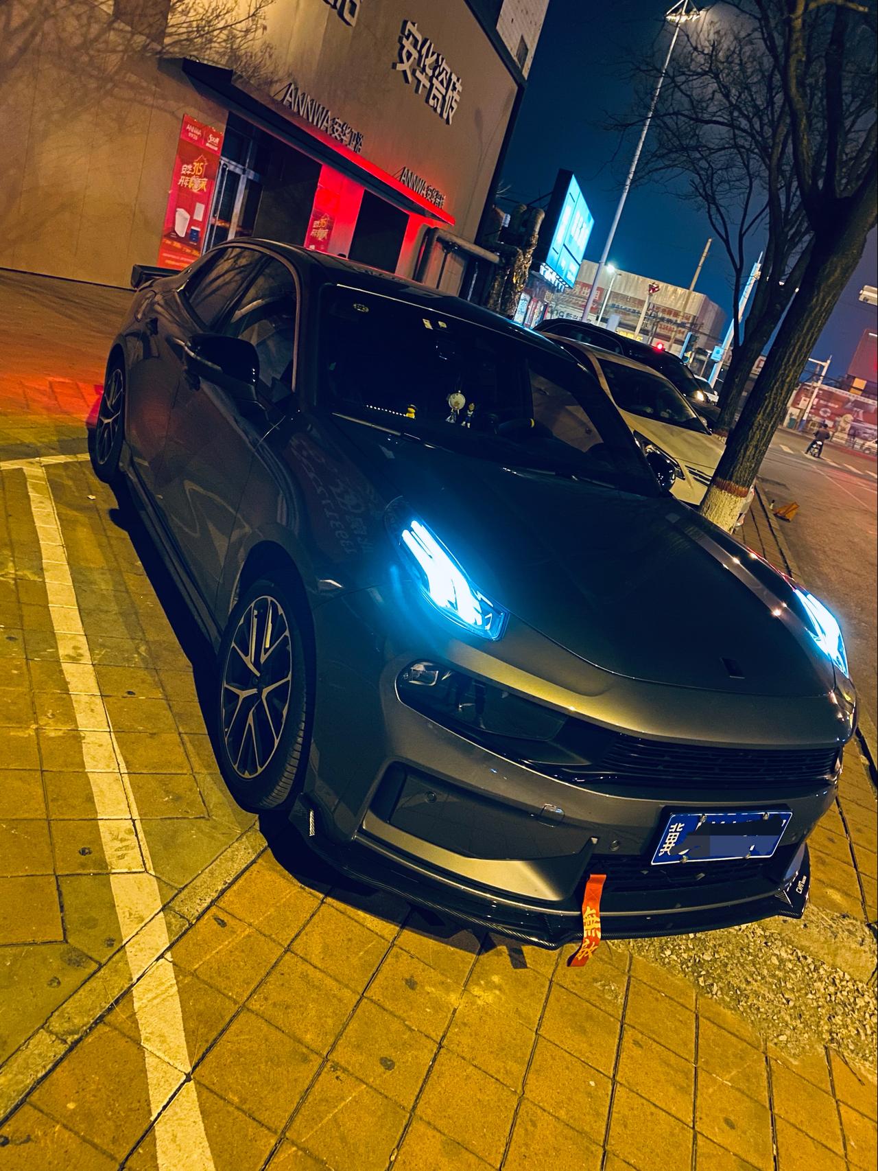 领克03 2.0t冠军版原厂的氛围灯实在看不下去了,下血本