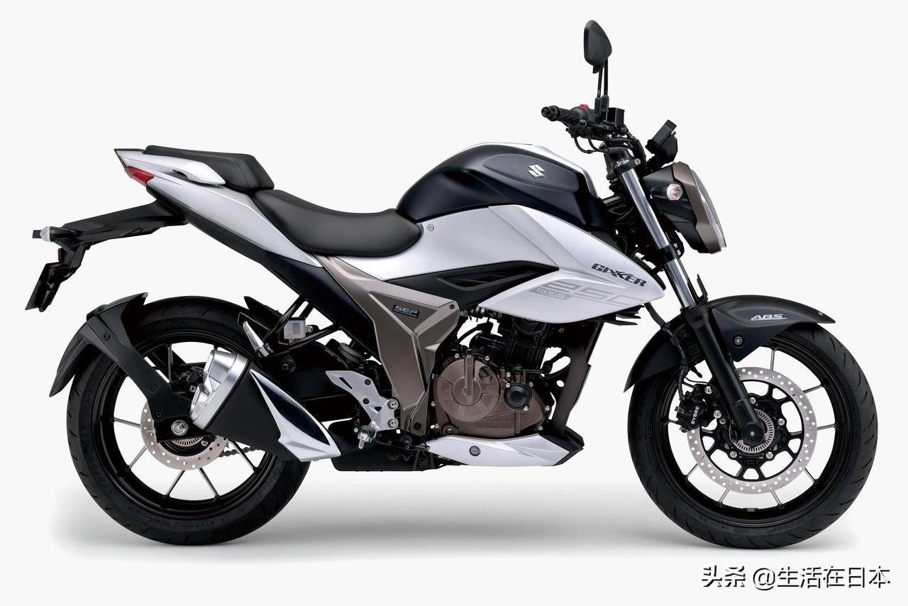 铃木新生代的轻量级gixxer极客飒250油冷系列,单缸是硬
