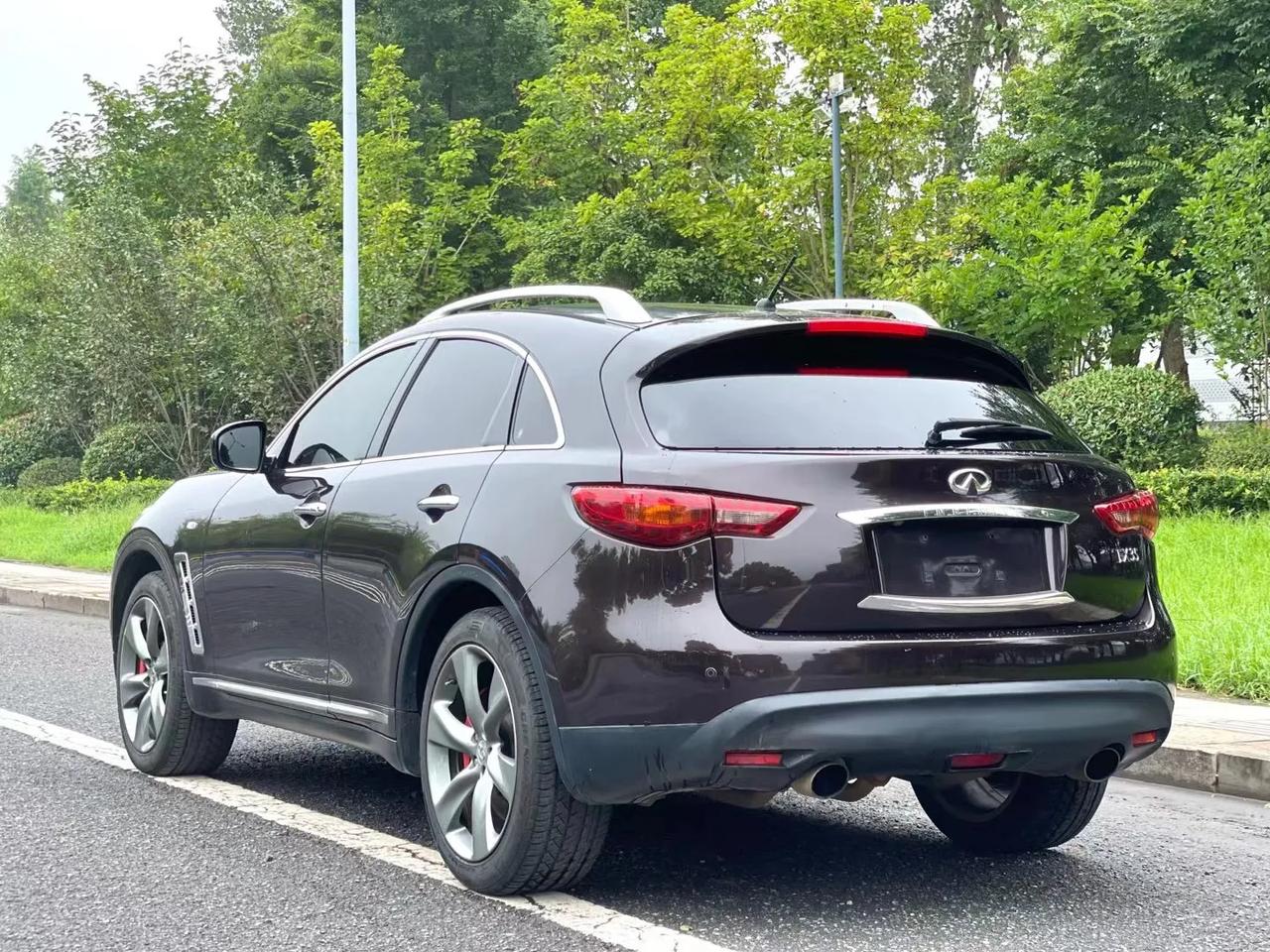 11年英菲尼迪fx35大鲨鱼 原版车况 3.5 vq6