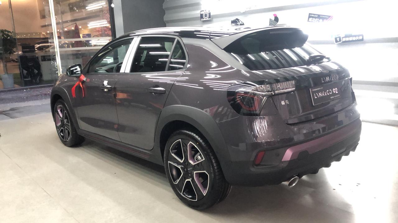 新鲜出炉领克02高能紫正式提车