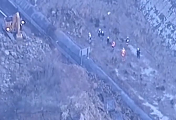 景象|日本震后景象山体滑坡道路塌陷 暂无人员死亡报告