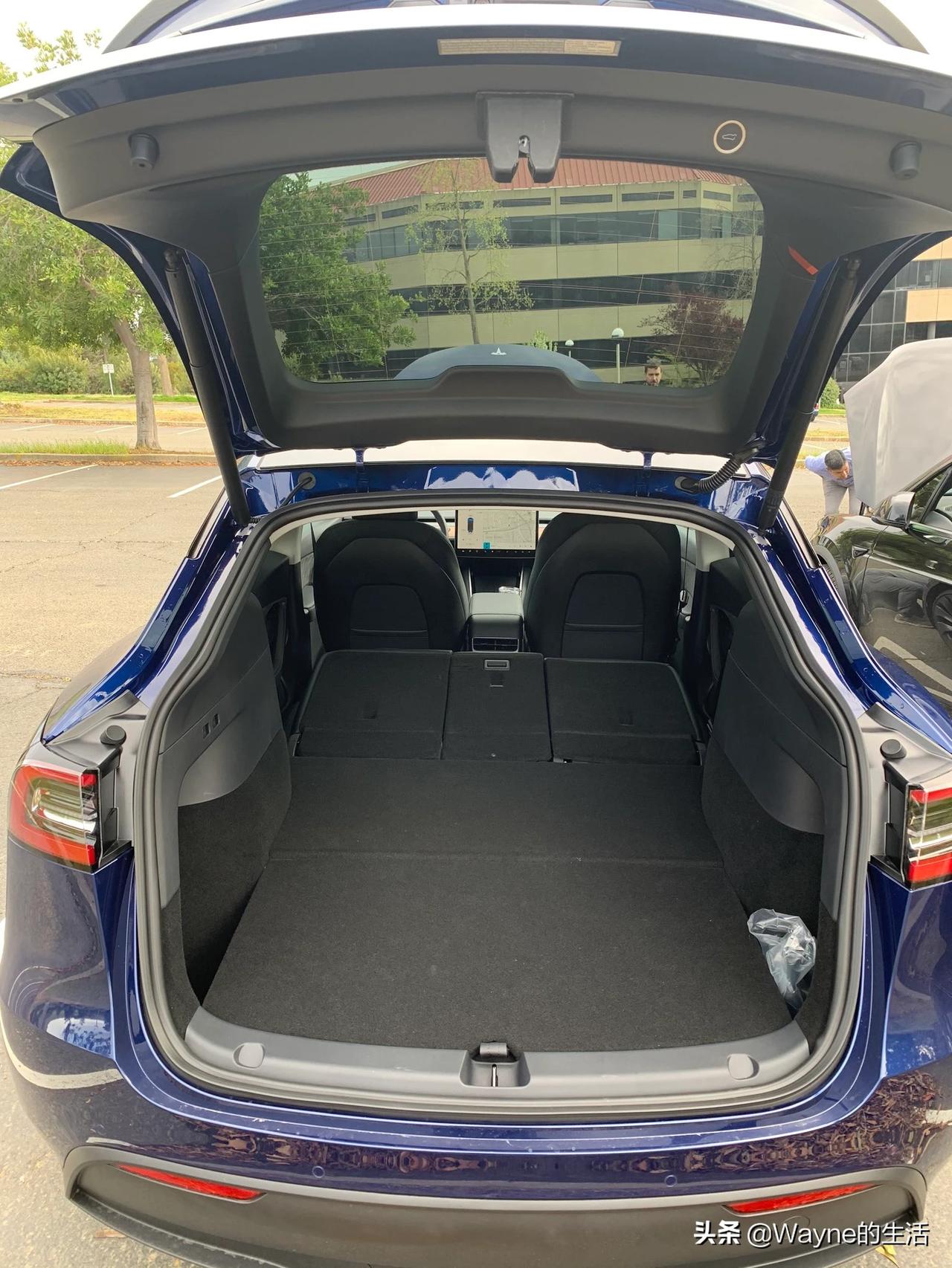 特斯拉model y后备箱有多大?用卷纸给大家比划一下_懂车帝