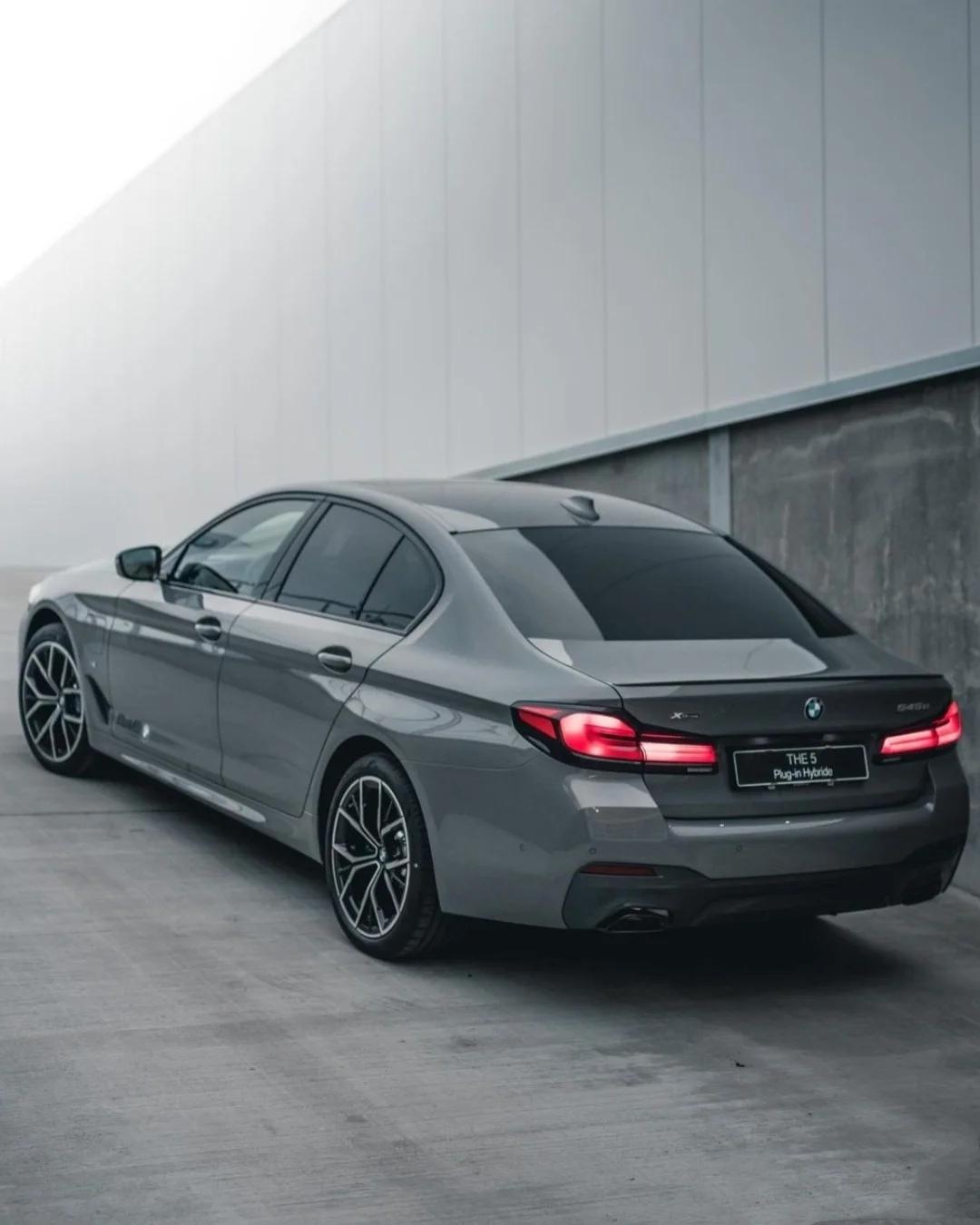 宝马545e贝尔尼纳灰