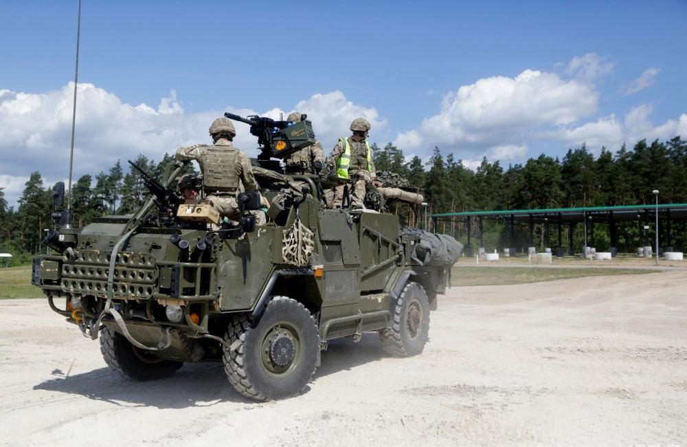 6吨重的高机动性装甲车,该车采用敞篷式的"半裸设计",在当下强调全面