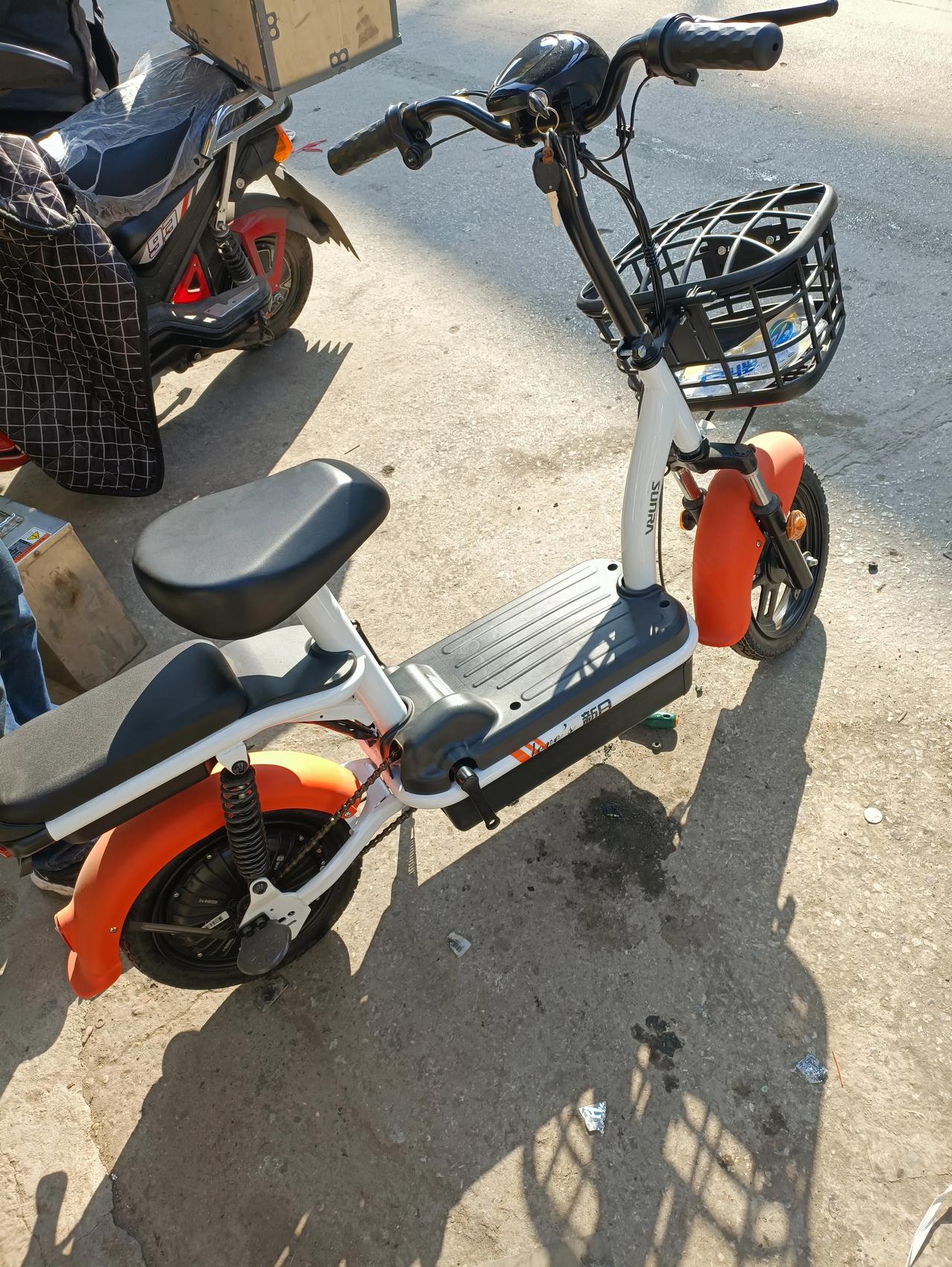 杂牌六七百左右对比以前老车新国标电动车骑上感觉没有劲骑着也慢入门