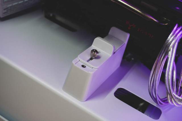 白装机三件套由艾湃电竞盖亚GAIA引领，白机箱焕发靓丽色彩