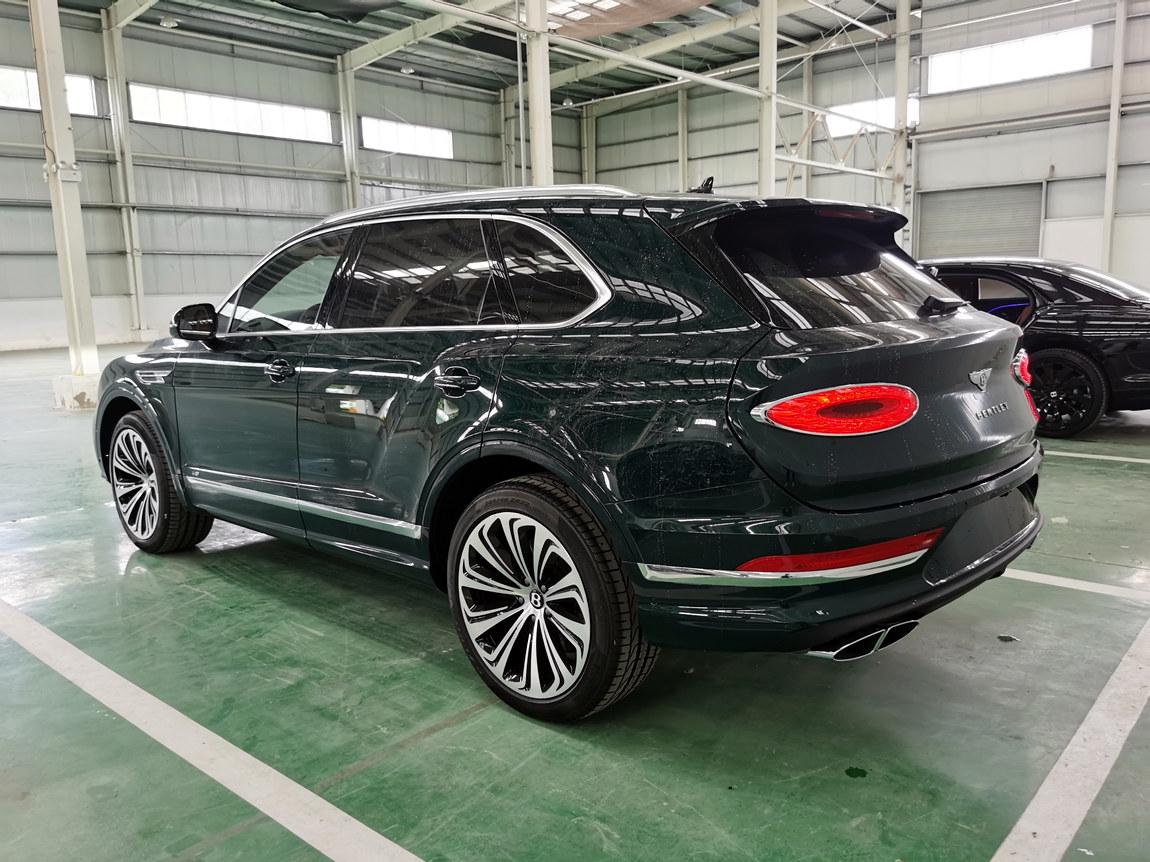 翡翠绿的宾利添越,来自欧洲的平行进口版,稀缺颜色,稀缺配置