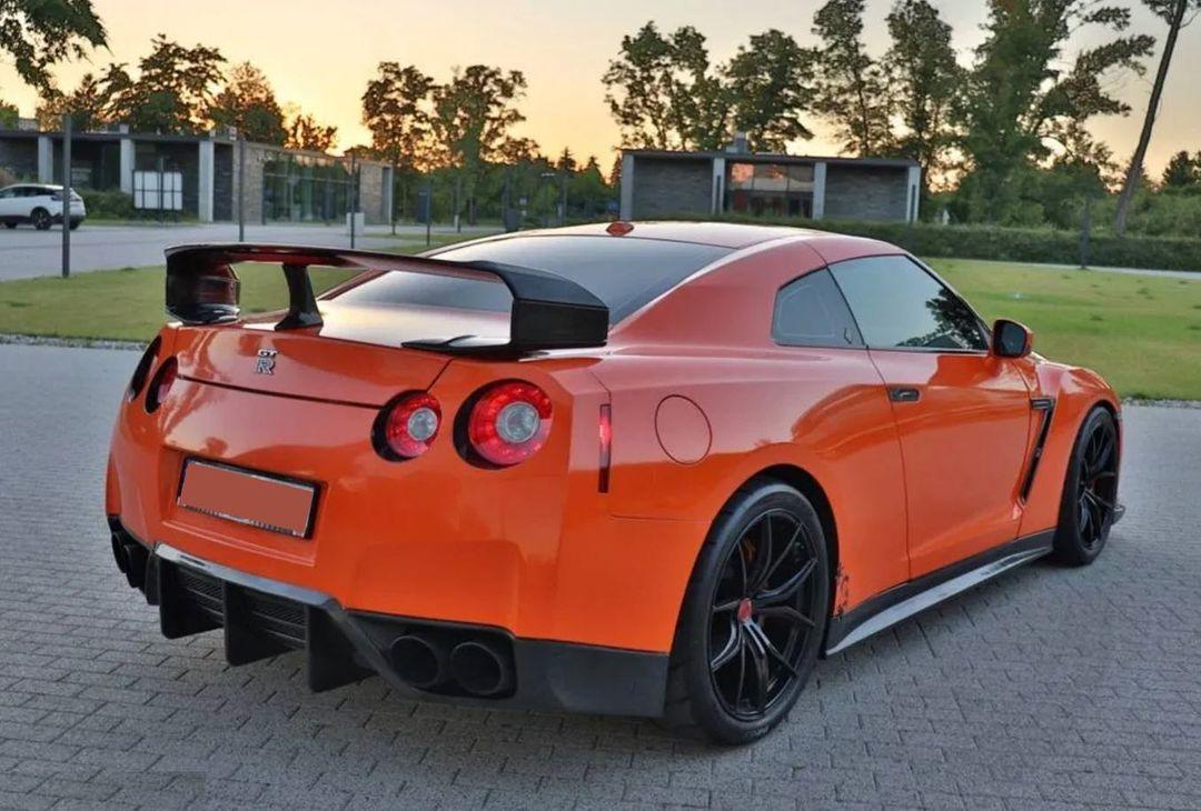 经典老车2010年的日产gtr