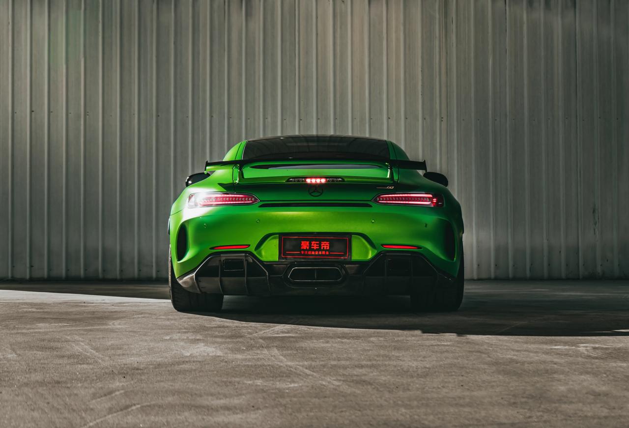 奔馳綠魔amg gt r 目前二級市場這個價位還有保時捷99