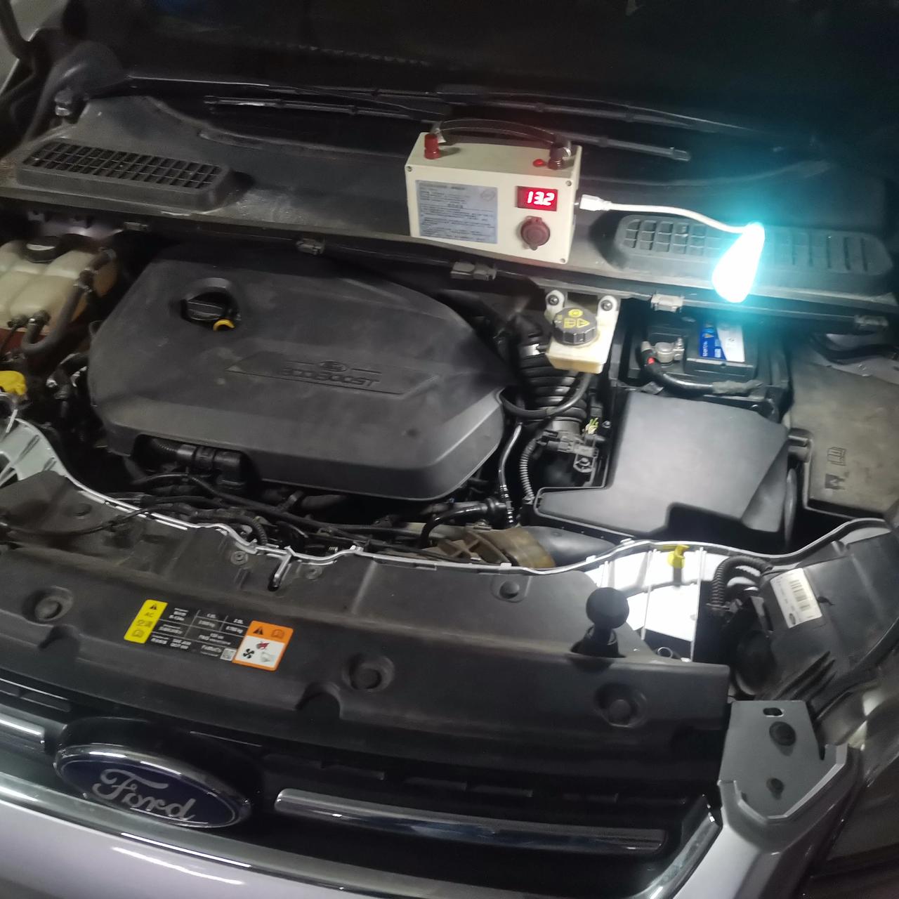 福特翼虎的电瓶位置可不可以说是反人类呢换个电池得半小时简单的车型