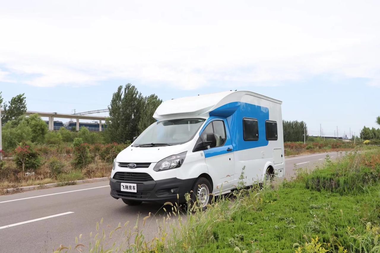小飞象-t型房车,宽敞会客厅 双床铺布局,轻松满足四口之家出