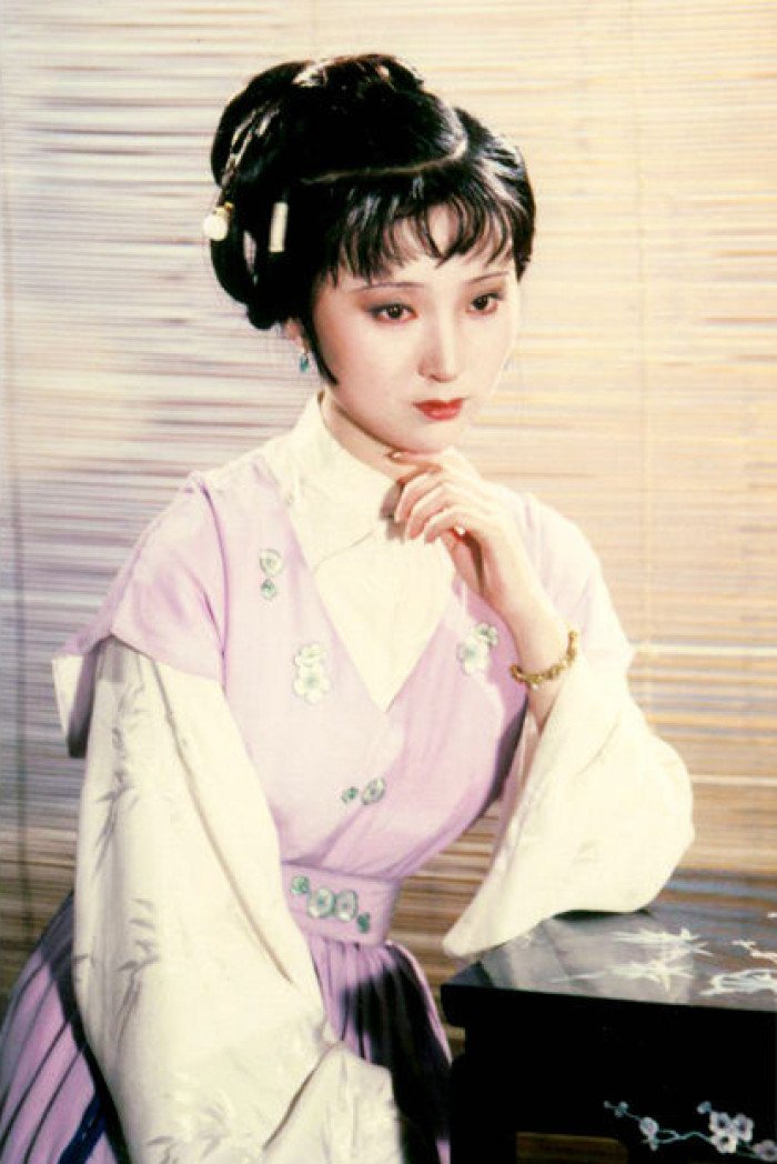 陈晓旭版红楼梦林黛玉陈晓旭版林黛玉还原度有多高1984年中央台筹备