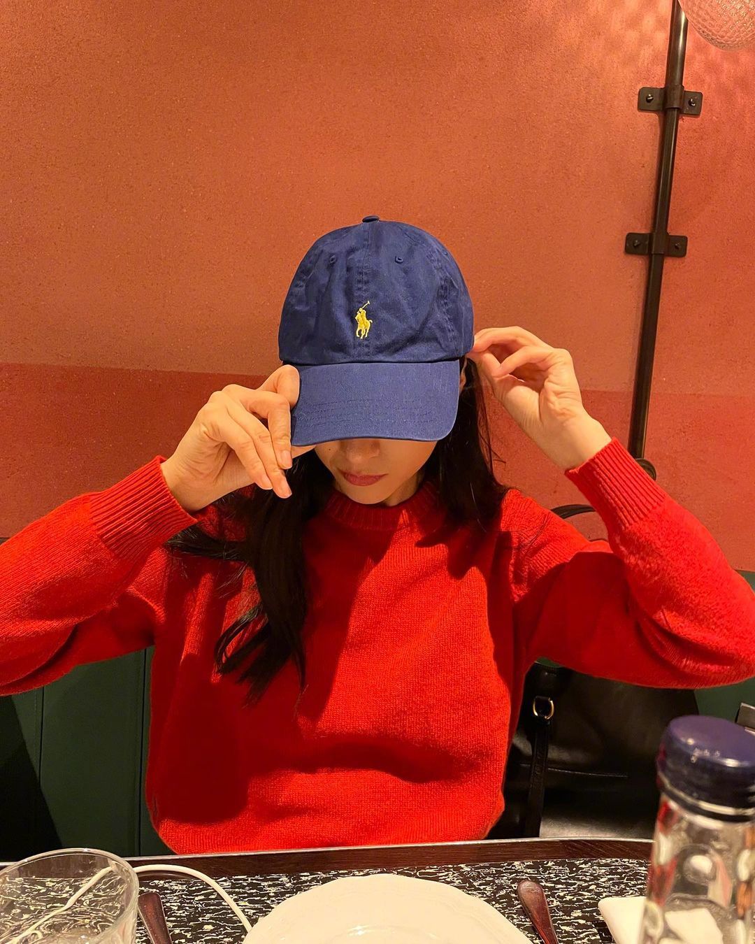 郑秀晶晒出美照,公开英国伦敦旅行近况,好有少年感帅气十足 51韩团 –