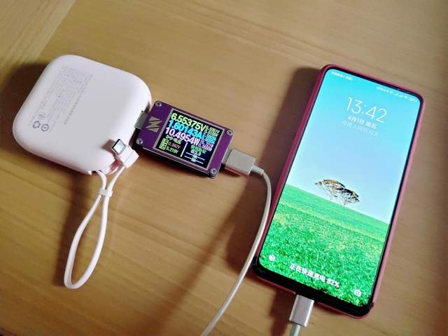 RAVPower自带线充电宝：圆润怡人设计，专为女性用户贴心而打造