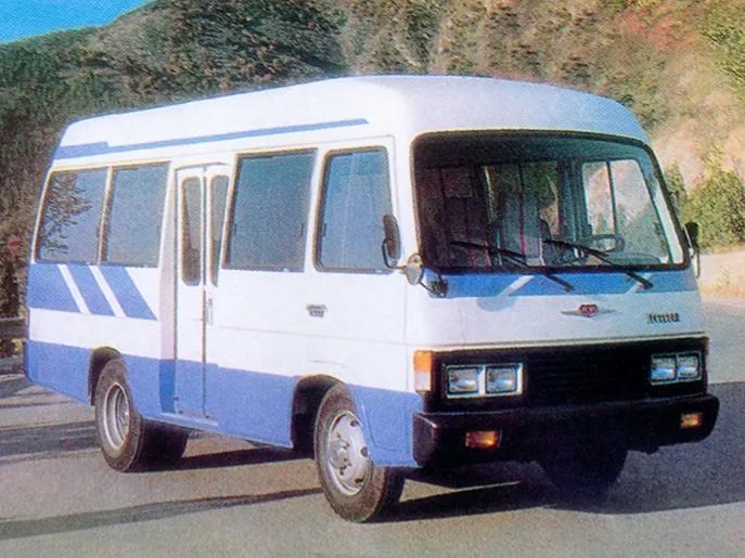北旅面包车,90年代北京小公共汽车的主力车型,名气略逊于红叶