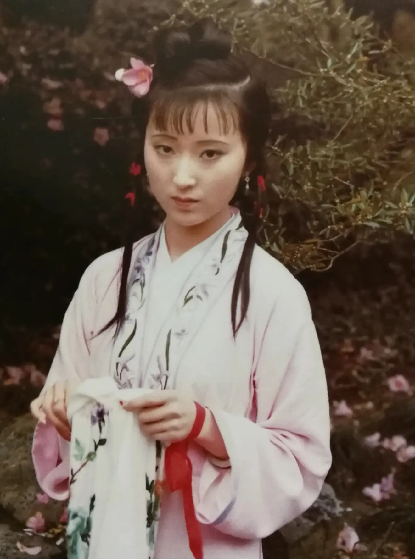 陈晓旭版红楼梦林黛玉陈晓旭版林黛玉还原度有多高1984年中央台筹备