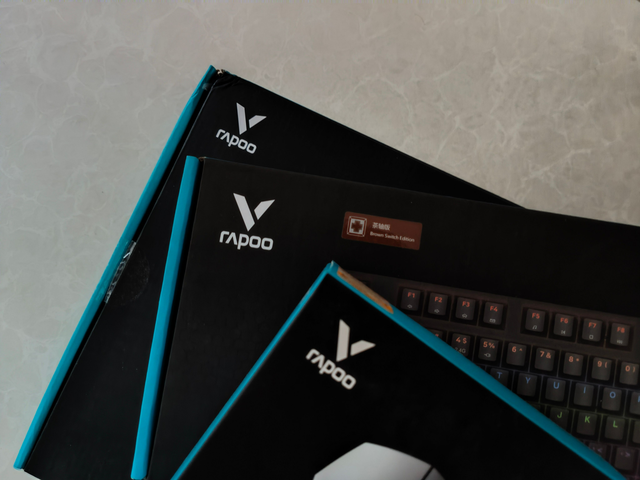 雷柏V500Pro-87机械键盘评测：既能无线连接也能有线连接