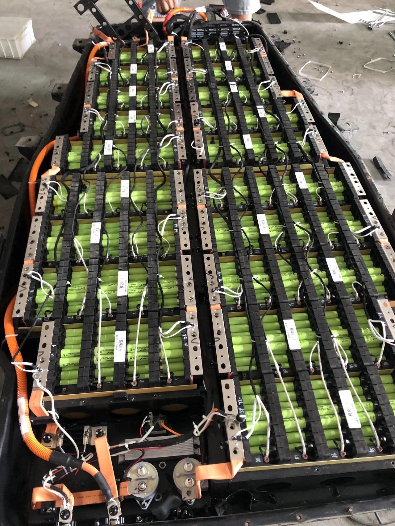 拆几个新能源车的动力锂电池包