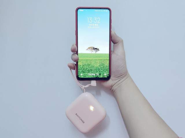 RAVPower自带线充电宝：圆润怡人设计，专为女性用户贴心而打造