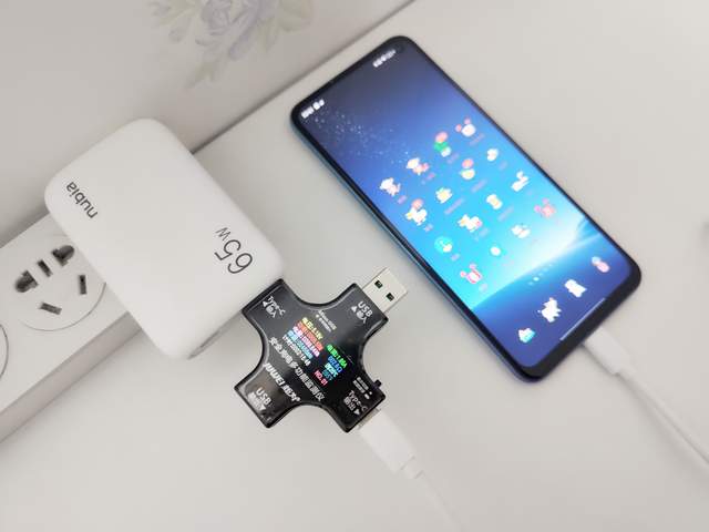 更轻更薄更好用，努比亚大白65W超薄氮化镓充电器评测