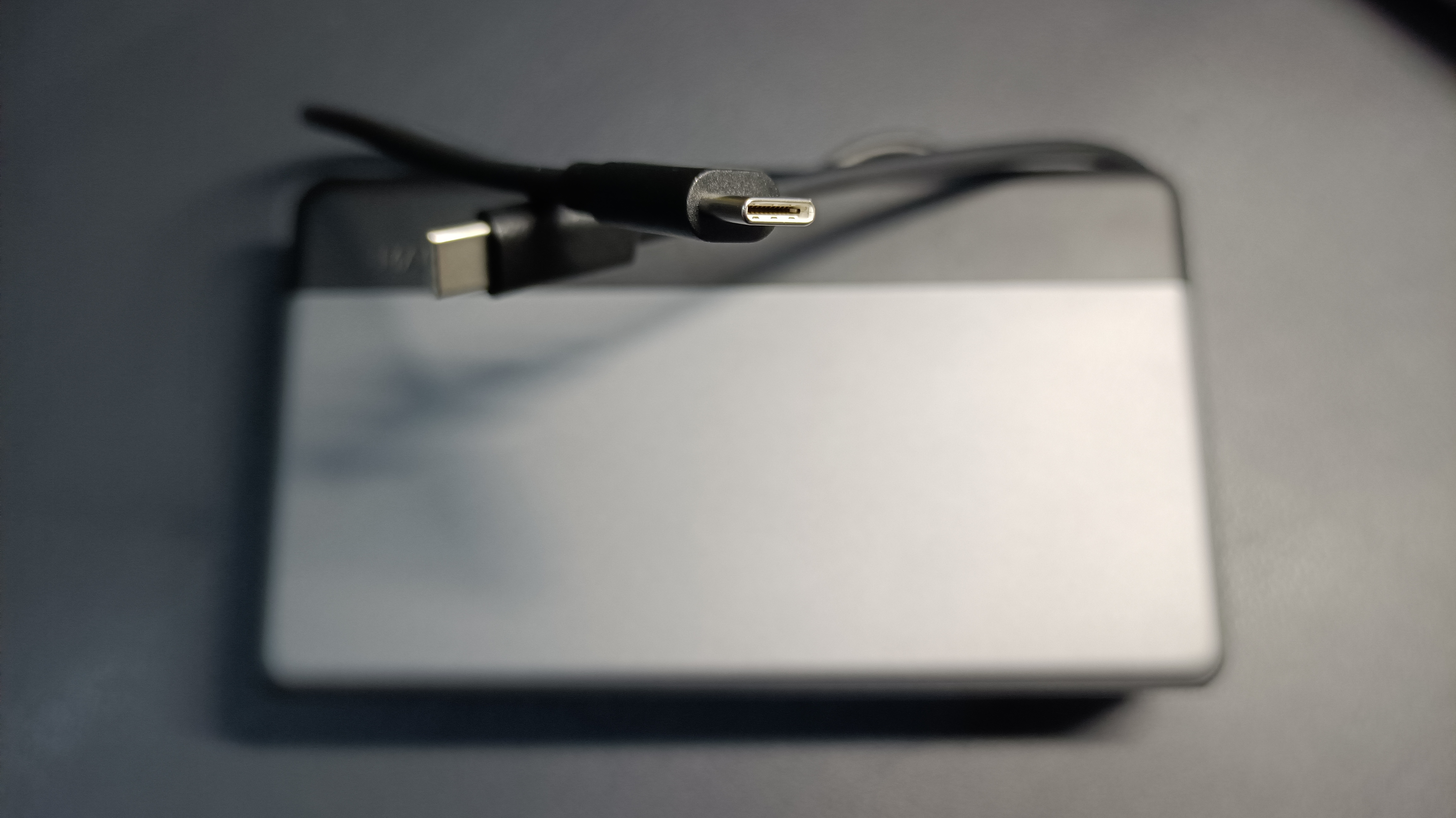 给笔记本充,双100W快充的Aohi充电宝!电芯10年不坏,出差福音