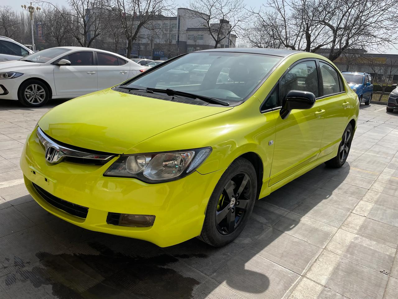 本田思铭荧光黄车漆